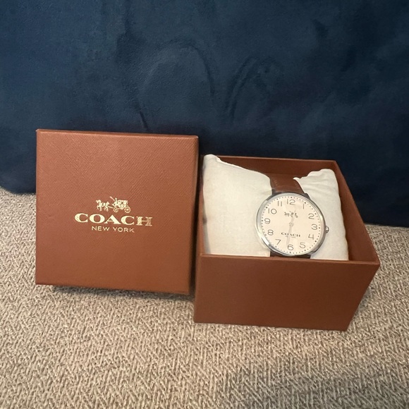 NWT Coach Brown Leather Watch - Picture 2 of 8